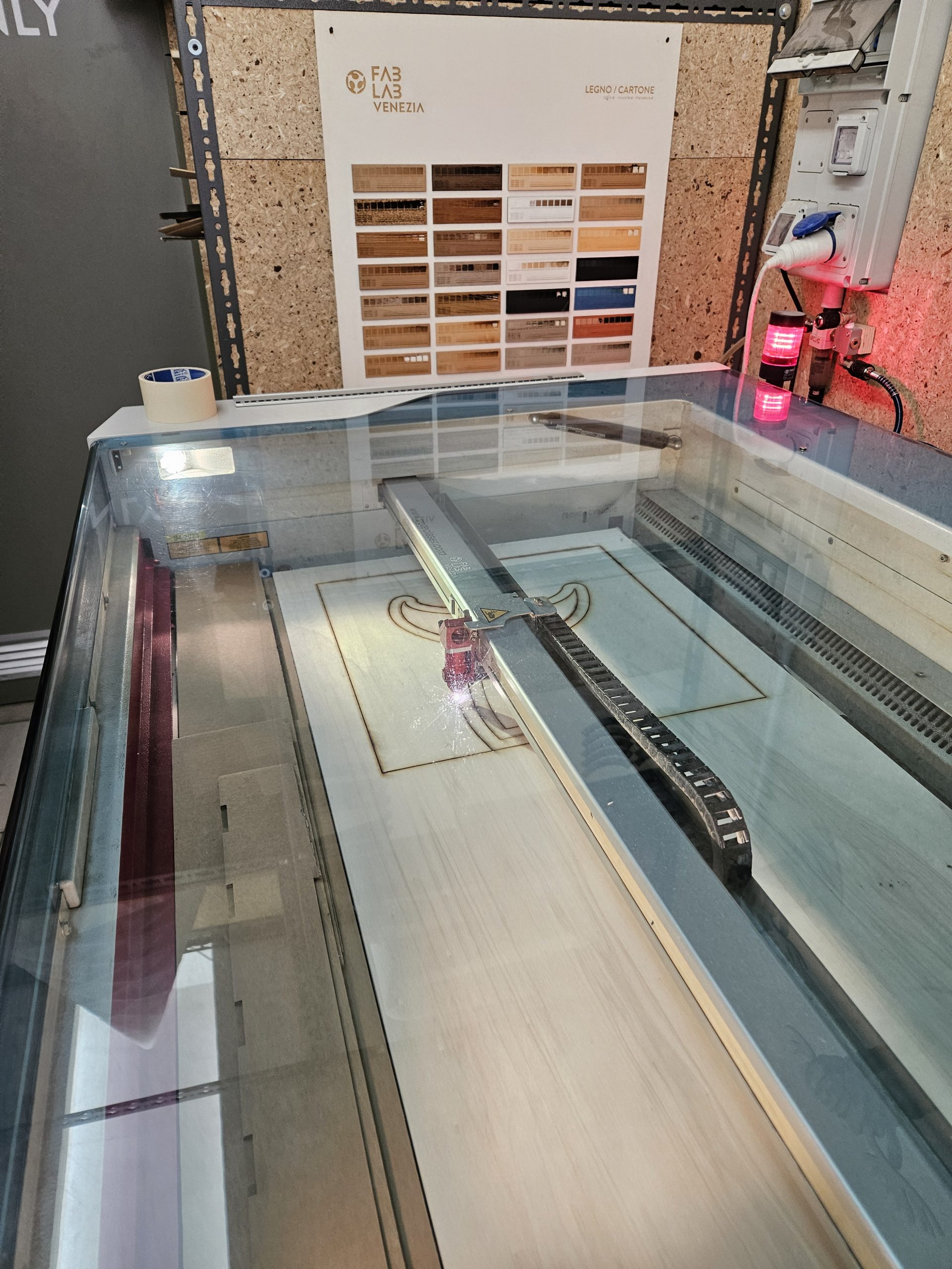 Taglio al laser della coda di balena 