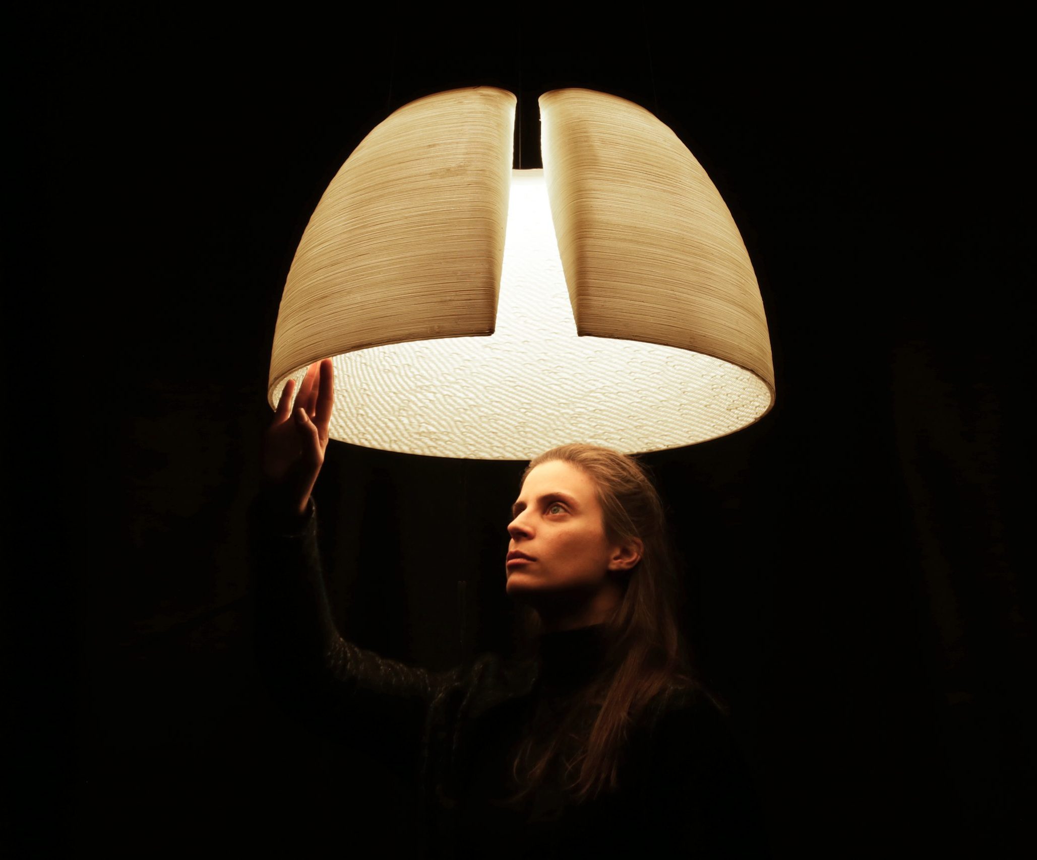 lampada one header con perssona